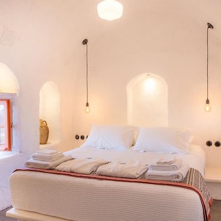 Santa Irini Retreat Hotel Thirasia Exterior photo