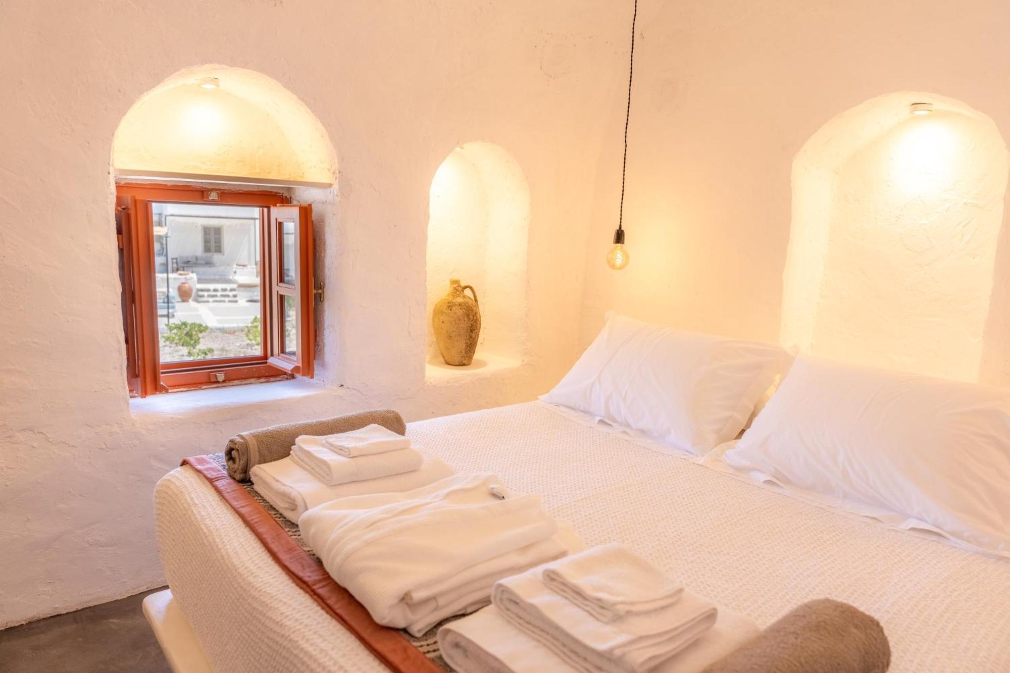 Santa Irini Retreat Hotel Thirasia Exterior photo